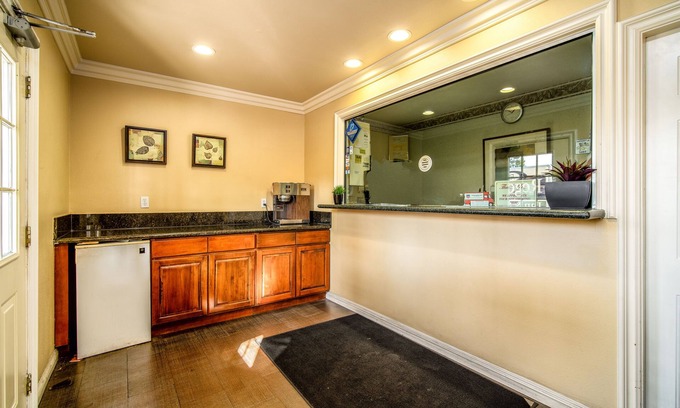 Downey Hotel | Regency Inn & Suites