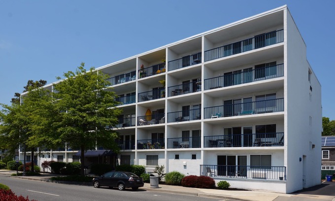 The Pines Condominio | Rehoboth Ave Condo w/ Parking Sleeps 4 Clean/Updated/Comfortable
