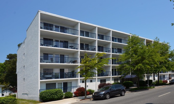 The Pines Condominio | Rehoboth Beach Condo Sleeps 4 w/ Parking Renovated