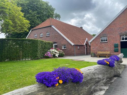 Strackholt Apartamento | Reihenhaus in Strackholt mit beheiztem Pool