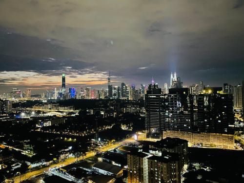 Ampang Apartamento | Reizz Residence By Travel Suites