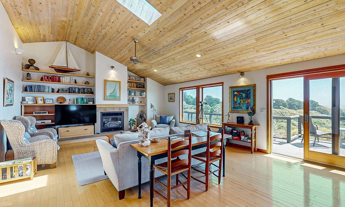 Manchester Casa | Rejuvenate in this home with fire place, hot tub, ocean/lighthouse/sunset views