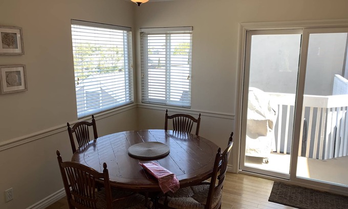 Dana Point Condominio | Rejuvenezca su espíritu con un paseo descalzo en la arena y surf