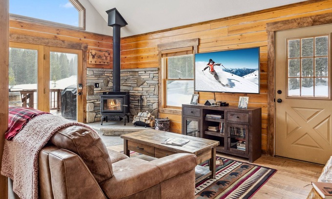 Quandary Village Casa | Rejuvenating Rocky Mountain Cabin With 5 Star Views