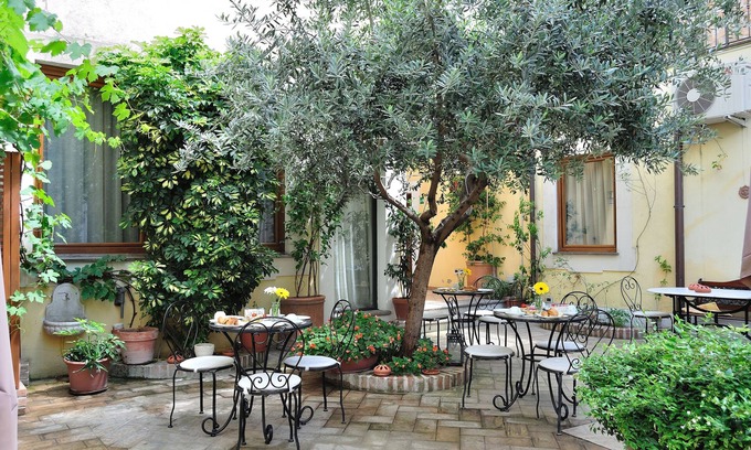 Trastevere Casa | Relais Le Clarisse a Trastevere