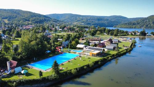Czernichow Complejo | Relaks domki i pokoje nad jeziorem