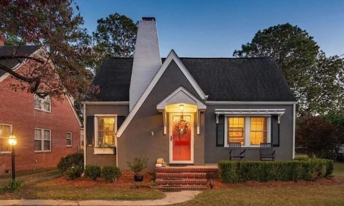 Snow Hill Casa | Relax after a family or sporting event, enjoying the backyard or the fireplace.