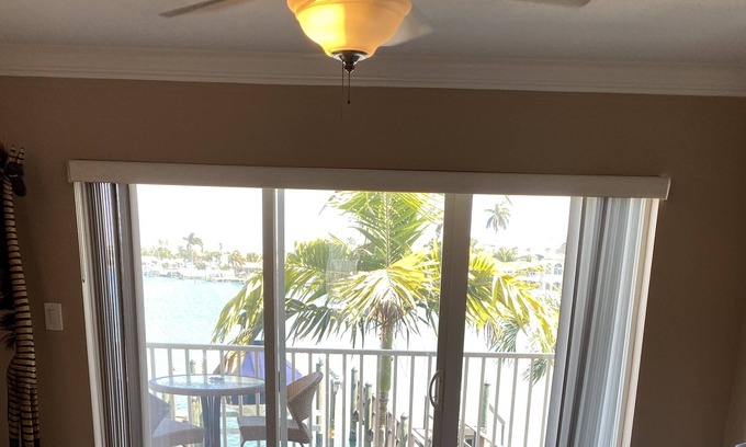 Capri Isle Condominio | Relax and enjoy the view!