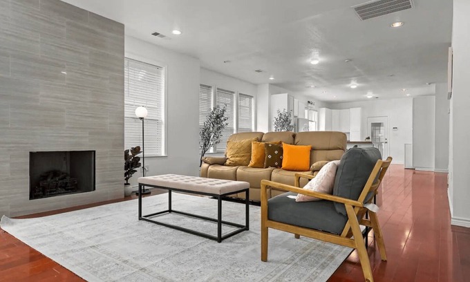 Sherman Casa | Relax and peaceful 4 BD house with fireplace