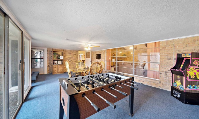 Baytown Casa | Relax and Play 3BR Retreat w Sunroom