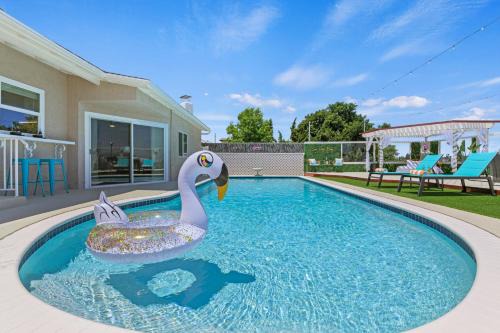 San Carlos Casa | Relax and Play-Pool, Spa, Views plus Guest House!