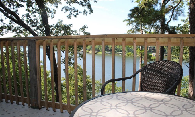 Jones Mills Casa | Relax and Reconnect at this Lake Catherine Retreat