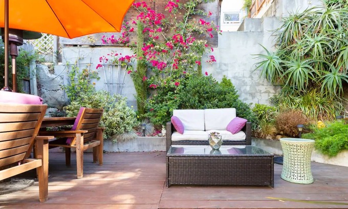 Potrero Hill Condominio | Relax and Rejuvenate in Sun Drenched Garden Condo