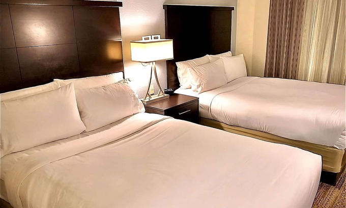 San Bruno Complejo | Relax and Unwind! 2 Spacious Units, Free Breakfast, Outdoor Pool, Pet-friendly!
