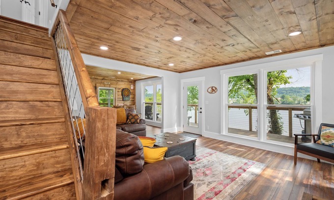 Bentonville Casa | Relax and Unwind at River Front Oasis w/ Hot Tub