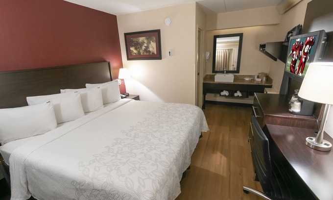 Secaucus Casa | Relax and Unwind! Free Parking, Pets Allowed, Short Drive to Metlife Stadium