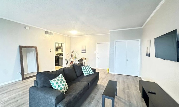 Nassau Bay Apartamento | Relax and Unwind in a Trendy Bay Area Houston Spot
