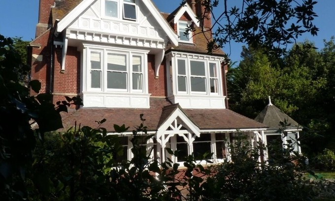Meads Apartamento | Relax and unwind in a Grand Victorian Villa for 4 in upmarket Meads close beach