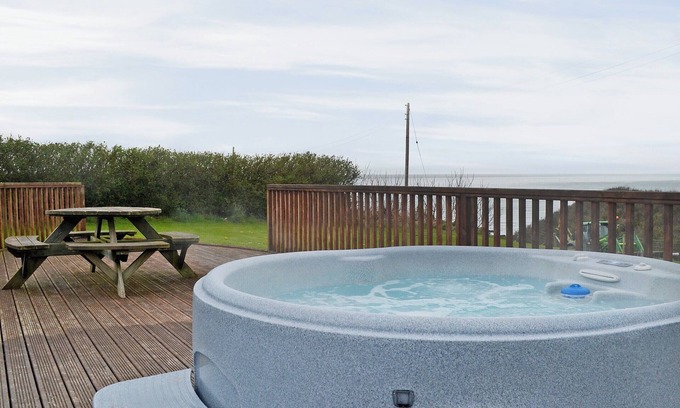 Garn Fadryn Cabaña | Alojamiento de 2 habitaciones en Porth Colmon, near Pwllheli