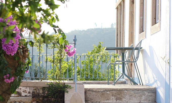Alvaiazere Otro | Relax and unwind in this stylish Portuguese Farmhouse.
