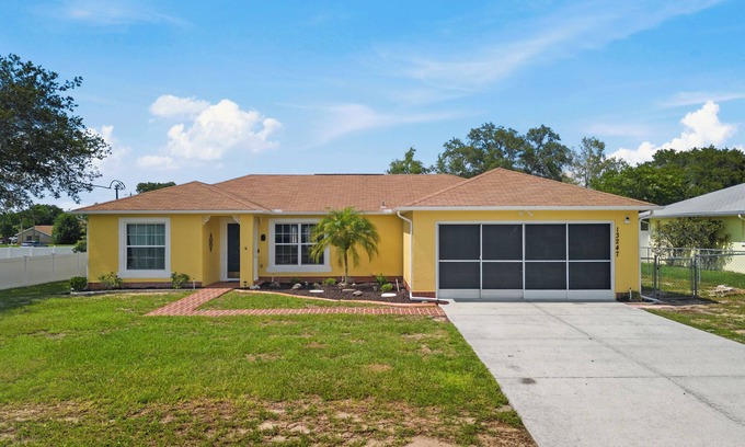 Spring Hill Casa | Relax and Unwind in our Beautiful, Spacious Home with Heated Salt Water Pool