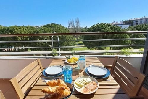 Telheiro Apartamento | Relax and unwind : pool, garden, beach & city