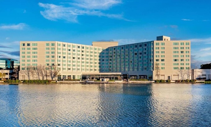 Redwood Shores Casa | Relax and Unwind! Scenic Views of Lagoon and Mountain, Pool, Pet-friendly!