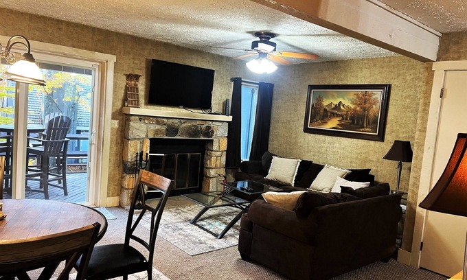 White Haven Casa | Relax and unwind Townhome in Snow Ridge Village at Jack Frost mtn in the Poconos