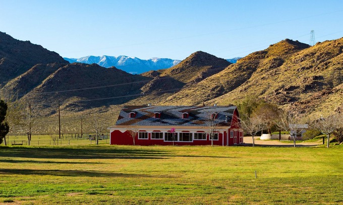 Lucerne Valley Cabaña | Relax and unwind at the Sundowner Ranch