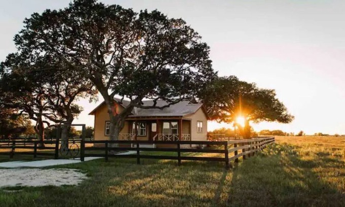 Oakland Casa | Relax at RMB Longhorn East, a country paradise