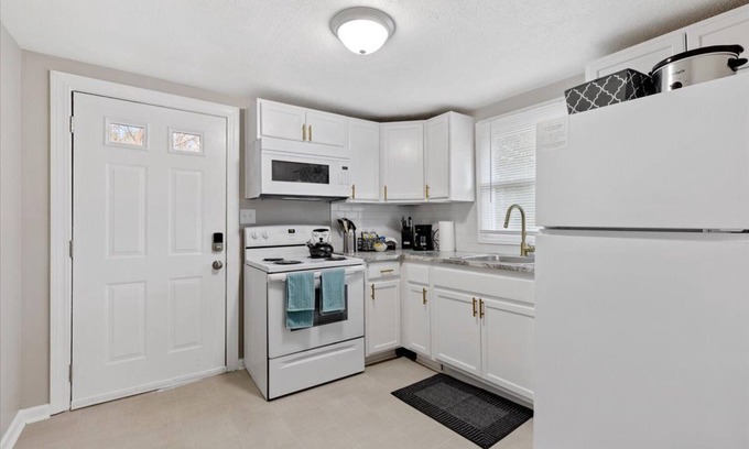 Lillington Casa | Relax At Ross - 2 minutes from Cape Fear Adventures