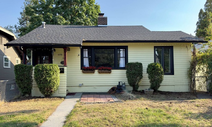 Spokane Casa | Relax at this comfy bungalow near Manito Park on Spokane's South Hill.