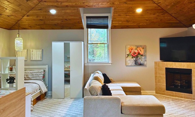 Whispering Pines Casa | Relax at this lake-front AND golf-front home for the US OPEN!