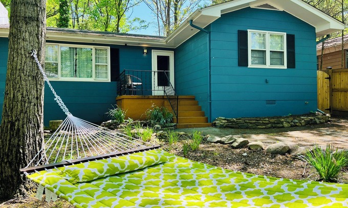 Kabletown Casa | Relax by the lake, visit wineries & breweries, hiking, biking, water sports