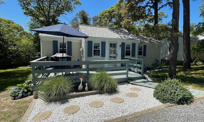 Dennis Port Cabaña | Relax by the sea! 3-Bedroom cottage near top Cape Cod Beaches