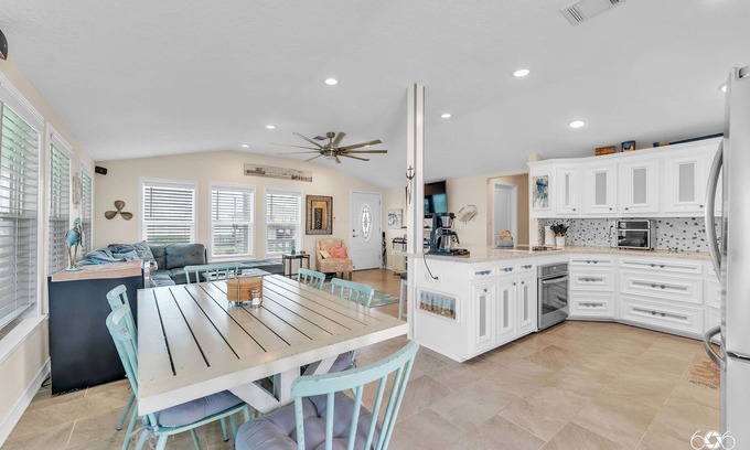 Cedar Lane Casa | Relax, fish, walk on the beach & enjoy the gorgeous views!