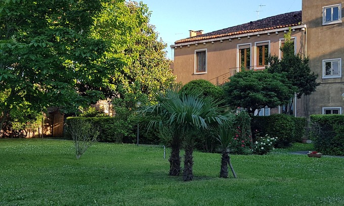 Molina Apartamento | CASA DE JARDÍN RELAJADA CON LAGUNA Y VISTA SAN MARCO
