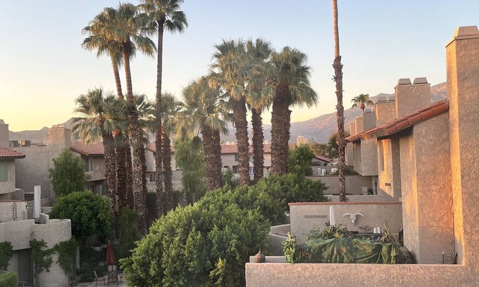 Baristo Condominio | Relax in a 2-Bedroom Oasis Steps from Downtown. Your Ideal Vacation Retreat!