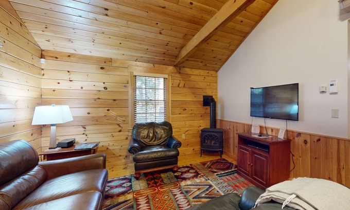 Northport Cabina | Relax in a two-bedroom cabin with fireplace, AC & access to outdoor adventures