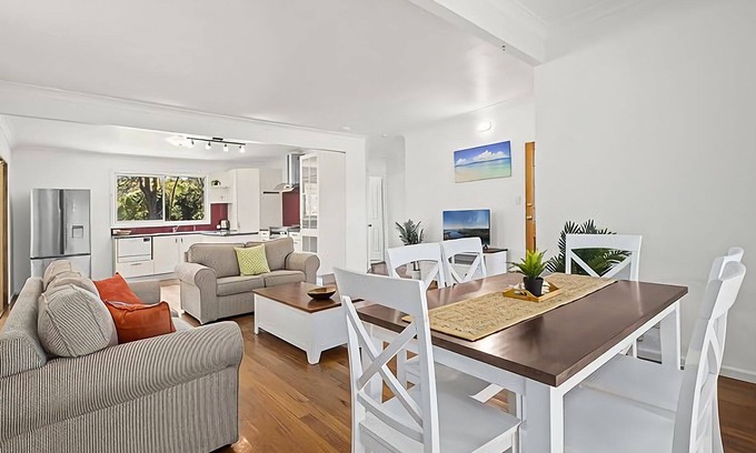 Mylestom Cabina | Relax in comfort and get back to nature in the largest of 4 waterside Cabins