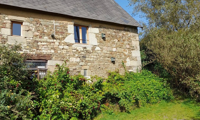 Saint-Vigor-des-Monts Casa | Relájese en la hermosa campiña de Normandía en un antiguo granero convertido.