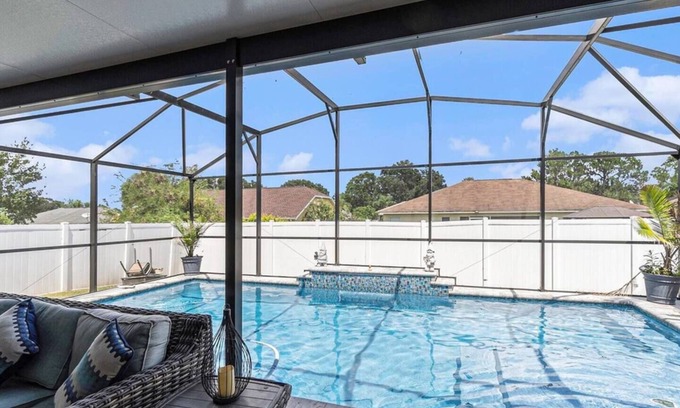 Lakeland Casa | Relax in Heated Saltwater Pool w/ Screened Lanai