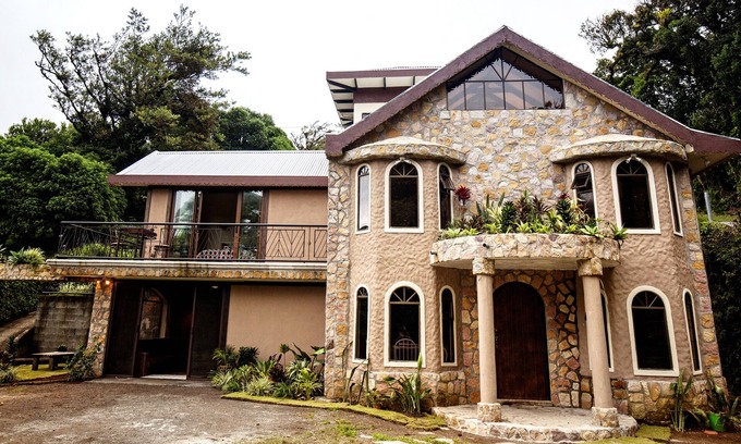Monteverde Villa | ¡Relájate en medio del bosque nuboso en una villa increíble con vistas increíbles!