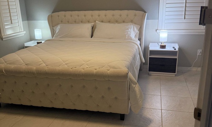 Riverview Casa | Relax in my calm and stylish space. Enjoy the relaxing lakeview and heated pool.