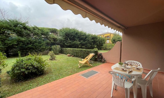 Loano Apartamento | Relax in Piscina - Free Parking e ampio Giardino