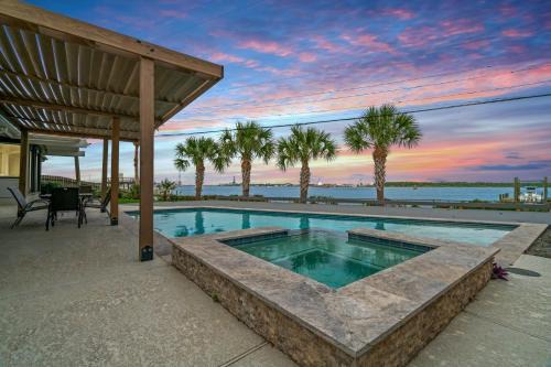 Galveston Casa | Relax in Style – 5BR Home w Pool Hot Tub Stunning Harbor Views