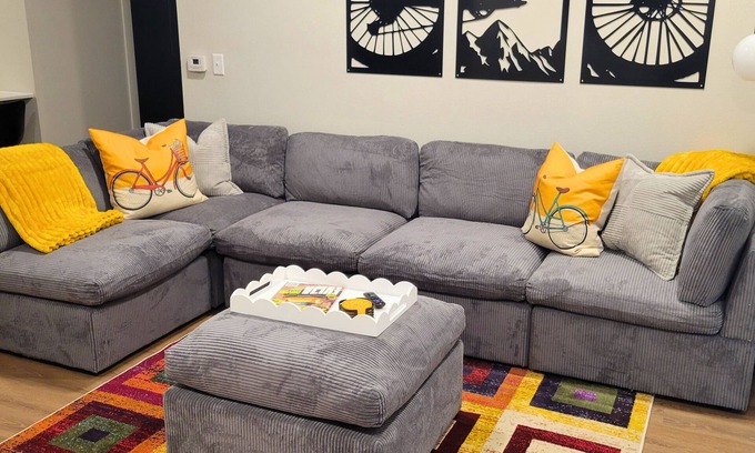 Rogers Apartamento | Deluxe Apt Centrally Located, Near MTB Trails, AMP, Top Golf, Heated Pool, Free Parking