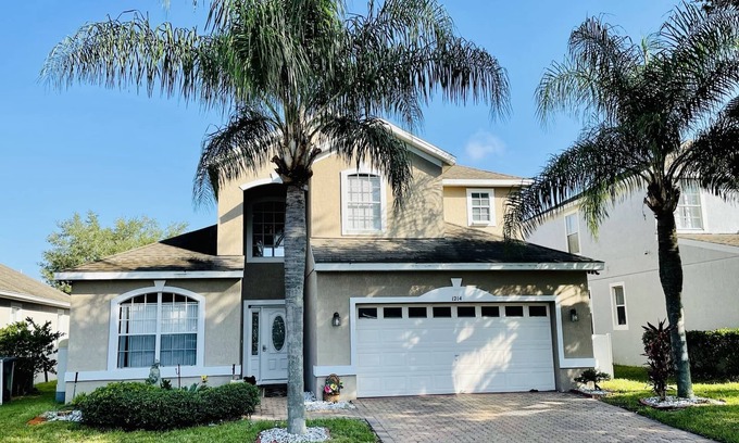 Highlands Reserve Casa | Relax in style! Close to parks - TVs every room - Modern kitchen - near golf.