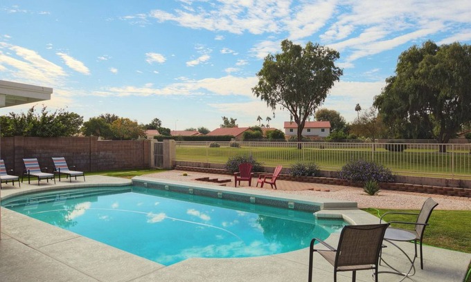 Horizons West Casa | Relájese en la soleada Arizona con piscina climatizada y una hermosa vista