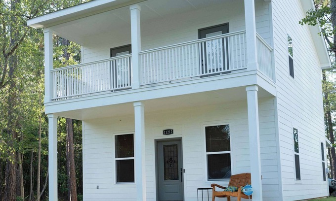 Bayou View Casa | Relax in this charming home minutes from the beach